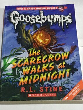 The Scarecrow Walks at Midnight Goosebumps Scholastic R L Stine Book